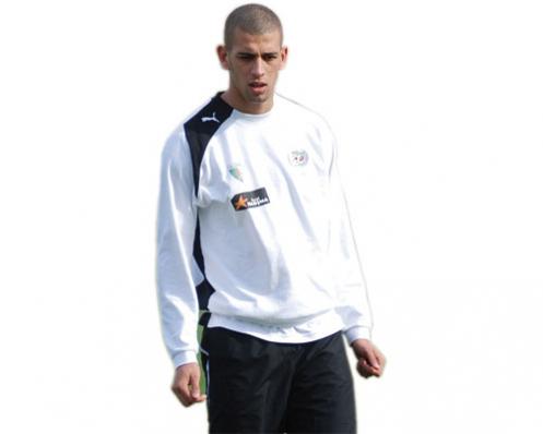 Slimani marque face au Benfica