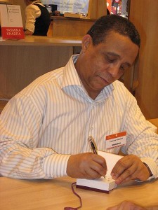 Yasmina Khadra candidat à la présidentielle, De l’écriture à la politique