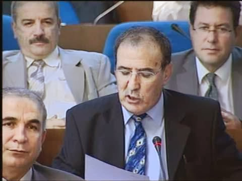 Algérie : “des ministres vivent en coopérants et possèdent dans la poche le billet d’avion pour partir à tout moment”