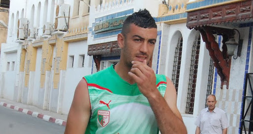 Algérie : Six semaine d’absence pour Belkalem