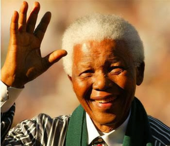 avant son enterrement dans son village de Qunu, Derniers adieux déchirants à Mandela