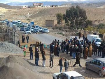 Batna, des citoyens mécontents ferment la route