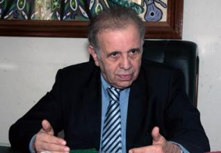 Dans une première de son organisation, Me Ksentini distingue Bouteflika