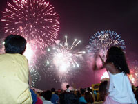 Fête de fin d’année, Les Algériens discrets