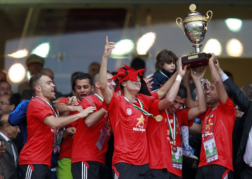 Football : L’Algérie vote pour la limitation des gros salaires