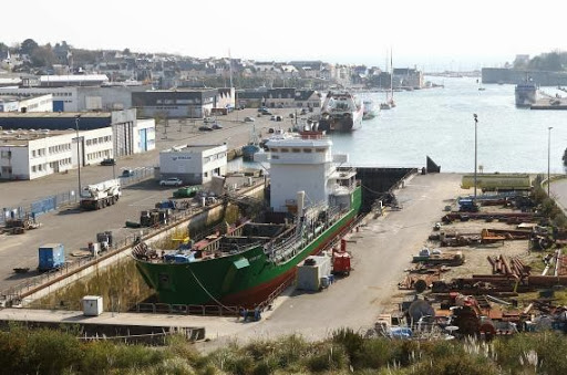 Le chantier Piriou vend 3 bâtiments à la Marine et s’installe en Algérie