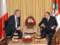 Le président Bouteflika reçoit le Premier ministre français
