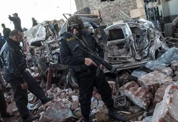 L’Egypte entre dans un sanglant cycle de violences, 14 morts dans un attentat à la voiture piégée à Mansoura