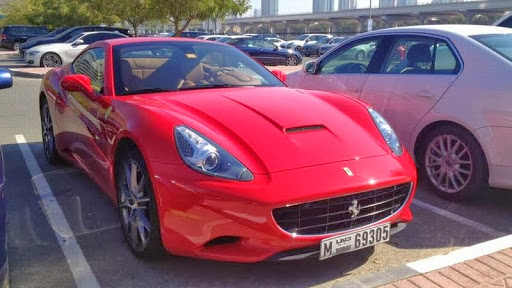 Les incroyables voitures des étudiants d’une université de Dubaï