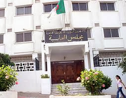 Sorties simultanées de la cour des comptes et de transparency international, Trois ministres à l’index