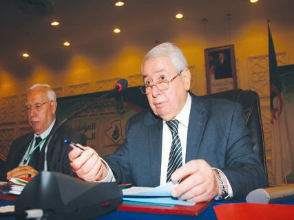 Bensalah renouvelle sa confiance aux proches d’Ouyahia