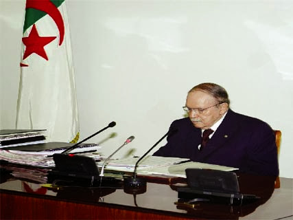Bouteflika fixe la présidentielle pour le 17 avril