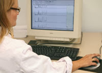De plus en plus de personnes recourent à Internet pour se soigner, Quand Google prend la place du médecin…