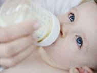 Faut-il stériliser les biberons ?