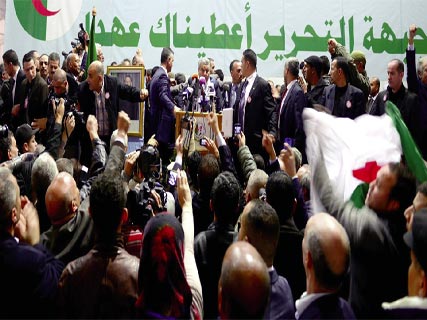 il a été chahuté et belkhadem lui a volé la vedette, Saâdani rate son show à la Coupole