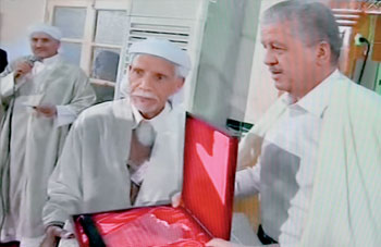 Mawlid-Ennabaoui : M. Sellal partage la veillée religieuse avec la population de Ghardaïa