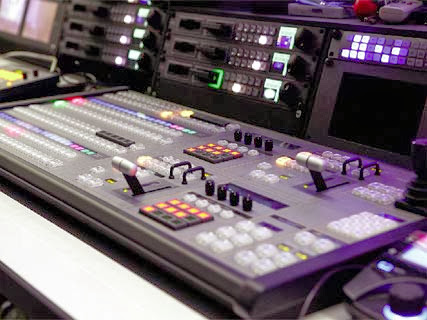 Ouverture de l’audiovisuel, Le gouvernement fait de la résistance