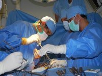 Première chirurgie du rachis par « montage dynamique » à l’EHU d’Oran