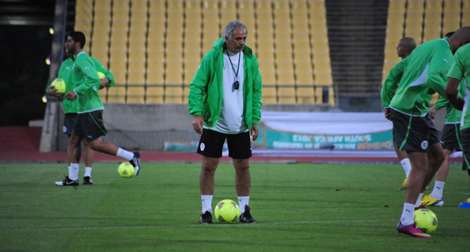 Vahid  à la recherche d’un défenseur central