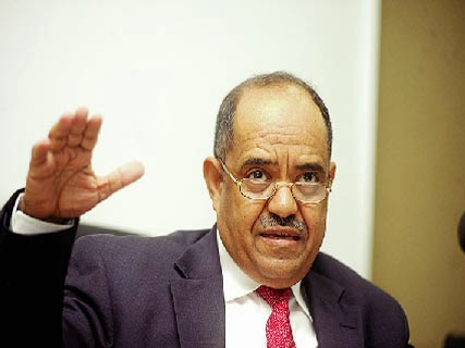 Baisse des recettes pétrolières et hausse du volume des importations, Laksaci : “C’est insoutenable”