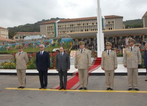 Bouteflika tente un passage en force et humilie l’armée