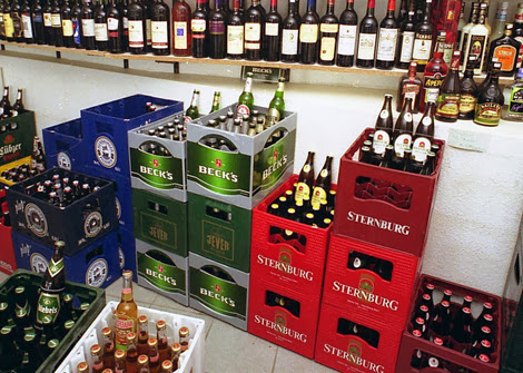 Des Français fourguent illégalement 35 conteneurs du vin portugais à Oran