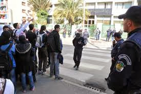 Des lycéens refusent les cours de rattrapage et manifestent à Alger