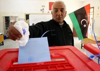 Elections de l’assemblée constituante en Libye, Faible participation à un scrutin émaillé d’incidents