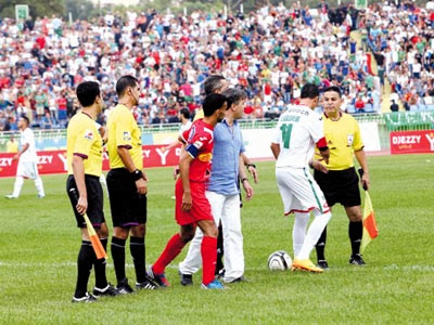 Il s’est réuni hier avec les arbitres Raouraoua met en garde contre la corruption