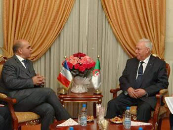 Le ministre français Kader Arif conclut sa visite en Algérie, « La mémoire est un outil pour discuter de l&rsquo;Histoire »