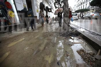 Les trottoirs d’Alger sont retournés, La capitale défigurée