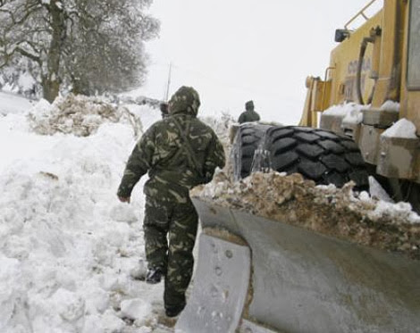 Neiges abondantes et plusieurs routes coupées dans la wilaya de Sétif