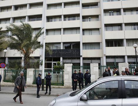 Réforme du service public dans le secteur de l’éducation, Un numéro vert et un nouveau site Web