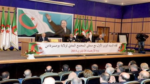 Sellal préside une réunion avec les autorités locales et la société civile de Boumerdès