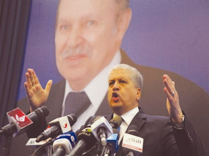 Abdelmalek Sellal anime un meeting à Tlemcen dans une salle à moitié vide “Bouteflika veut parachever sa mission à la tête de l’État”