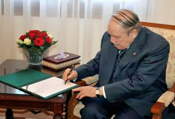 Algérie: il y aura dix candidats à la présidentielle d’avril