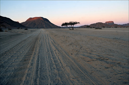 Algérie:les élus de la wilaya Tamanrasset appellent à hâter la réhabilitation de la RN1