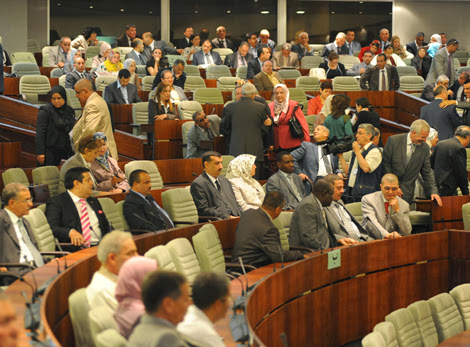 Cela se passait à l’APN : les députés ovationnent Bouteflika !!!