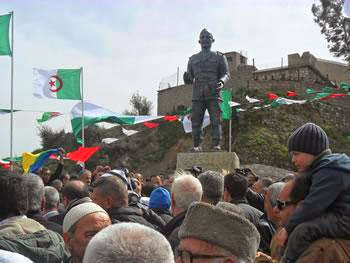 D’anciens ministres et des élus de différentes chambres parlementaires et des Assemblées populaires de wilayas et de communes étaient présents à la cérémonie.