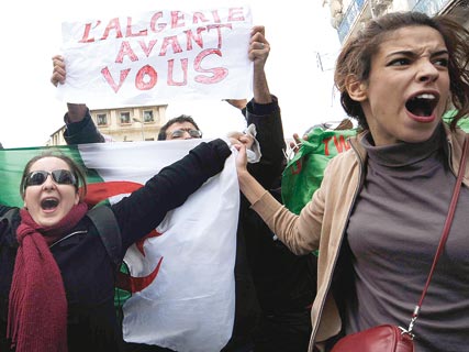 Débat sur le mouvement féminin algérien, Regards sur la longue marche vers l’égalité