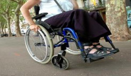 Ils demandent leur droit à la conduite, Les handicapés réclament des véhicules aménagés