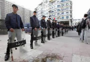 La police s’en prend à des journalistes et des opposants au 4e mandat, Interpellations devant le Conseil constitutionnel