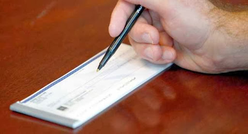Le paiement par chèque obligatoire en juillet 2014 pour l’immobilier et les véhicules