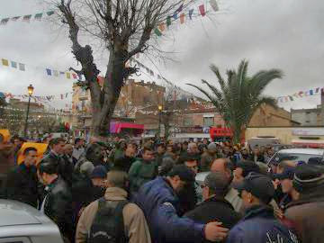 Les chaouis manifestent contre Bouteflika à Batna