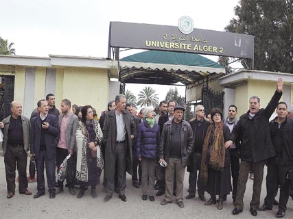 Opposition au 4e mandat, Les universitaires s’impliquent dans la protestation