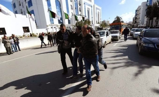 Opposition au 4ème mandat, Faible mobilisation et des arrestations