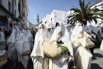 Présente en force dans tous les secteurs,mais la décision politique lui échappe, La femme algérienne doute