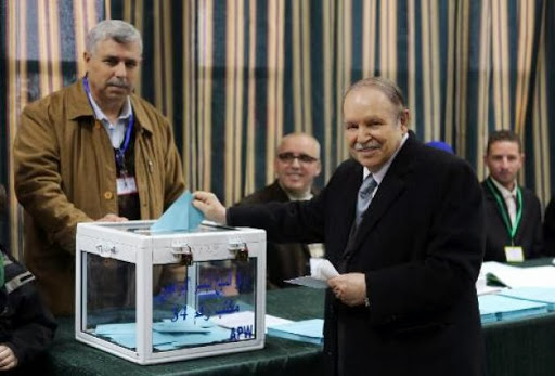 Présidentielle en Algérie : Bouteflika est sorti déposer son acte de candidature