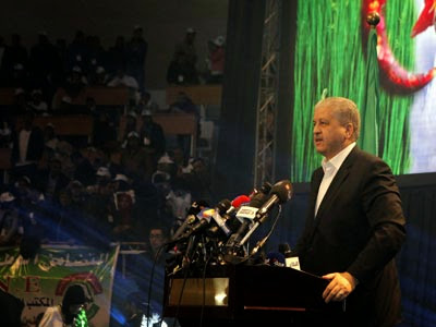 Rassemblement estudiantin à la coupole au profit du candidat Bouteflika, Les promesses de Sellal aux jeunes