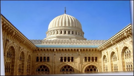 Se conformer aux éléments architecturaux maghrébins dans l’édification des mosquées